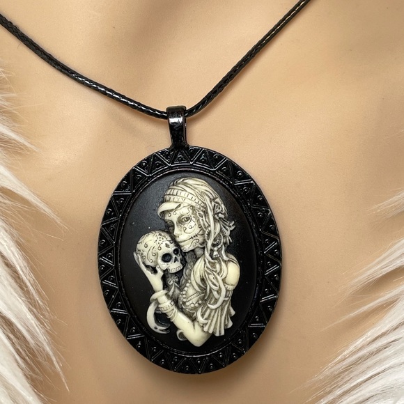 Sugar Skull Necklace Cameo Pendant Handmade - Picture 11 of 12